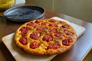 FOCACCIA CON POMODORINO / PELATO